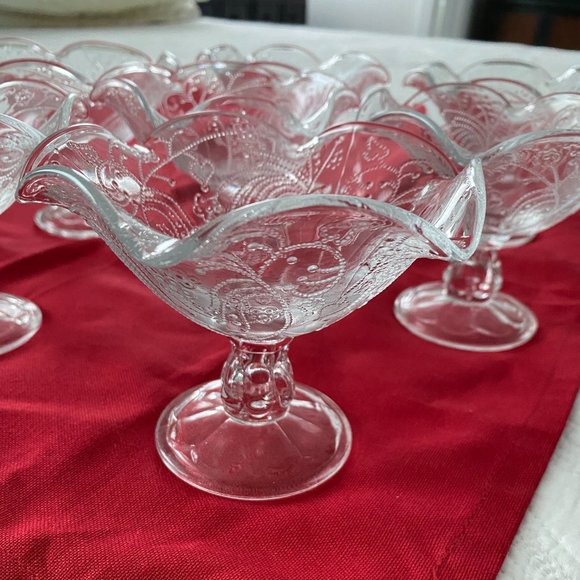 Hearts Clear Embossed Glass Stemmed Dessert Dishes Hearts & Flowers Set of 8 VTG - Picture 1 of 9